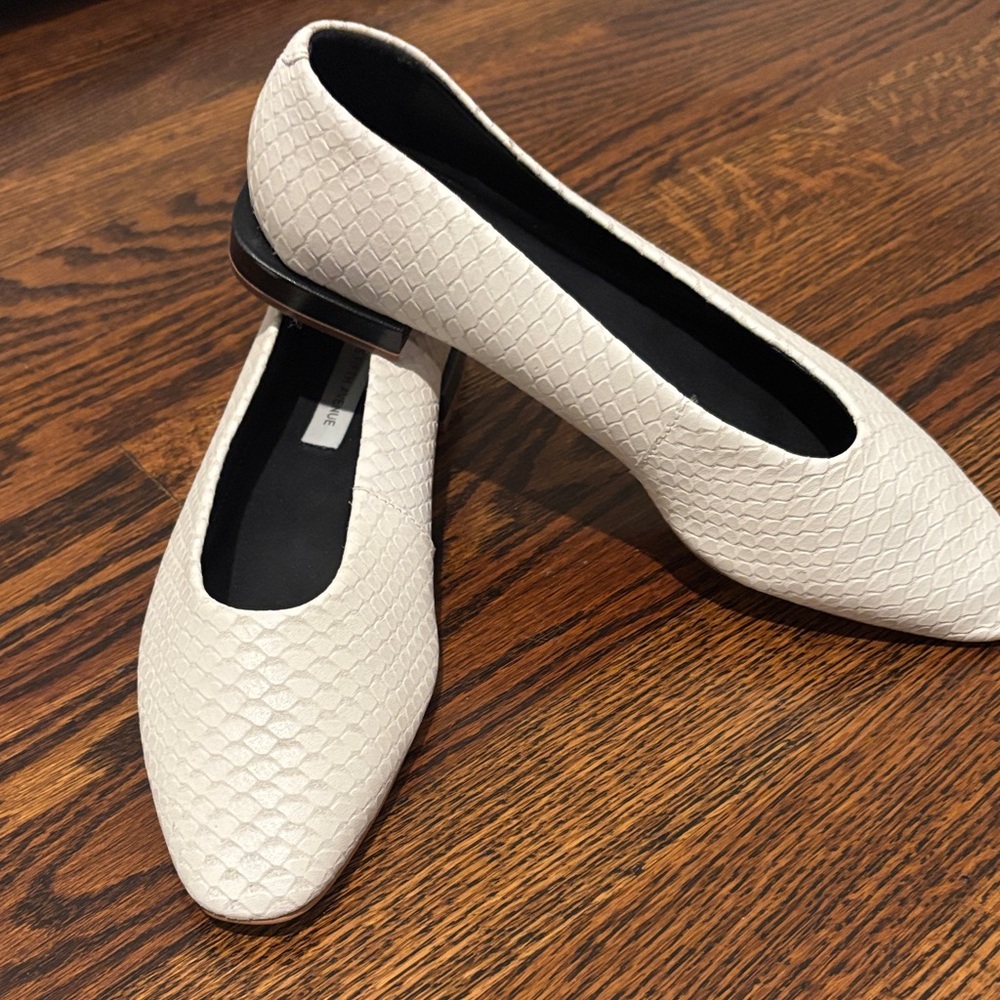 Saks Fifth Avenue White Textured Women's Flats 5.5